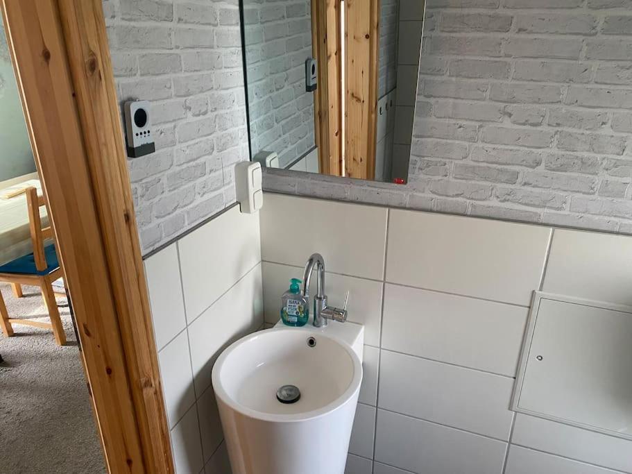 Bungalow Im Gruenen Werneuchen Extérieur photo